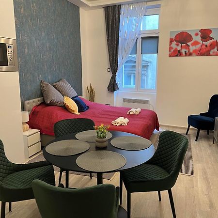 Center Apartman In The Famous Hajos Street Budapeste Exterior foto