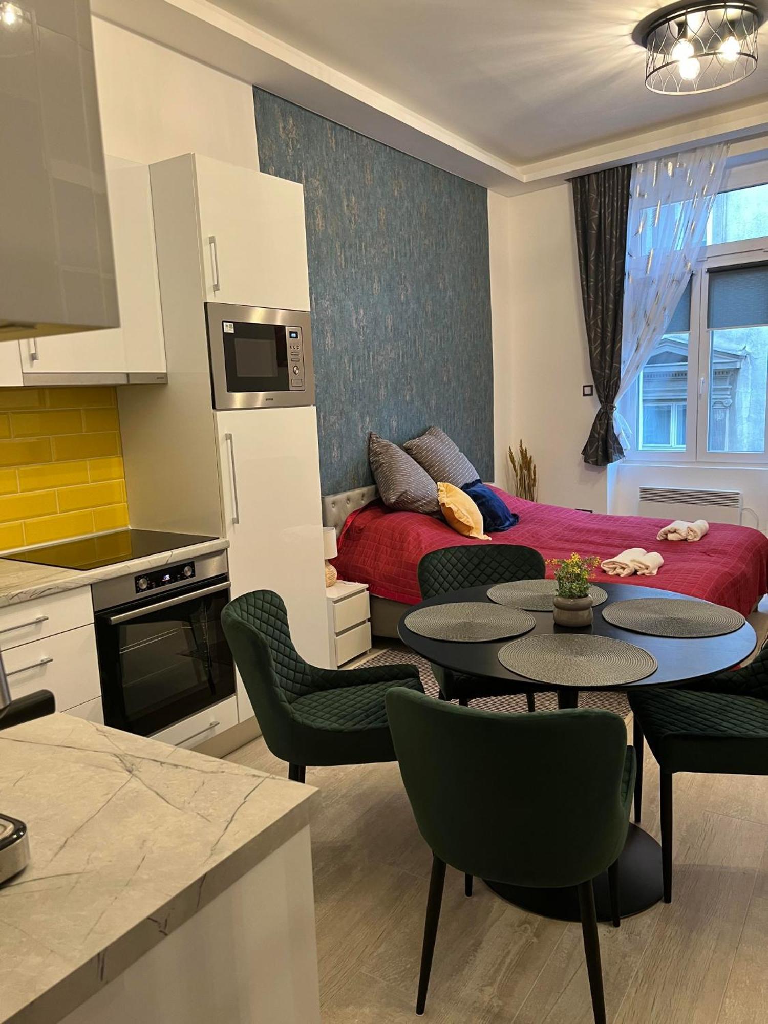 Center Apartman In The Famous Hajos Street Budapeste Exterior foto