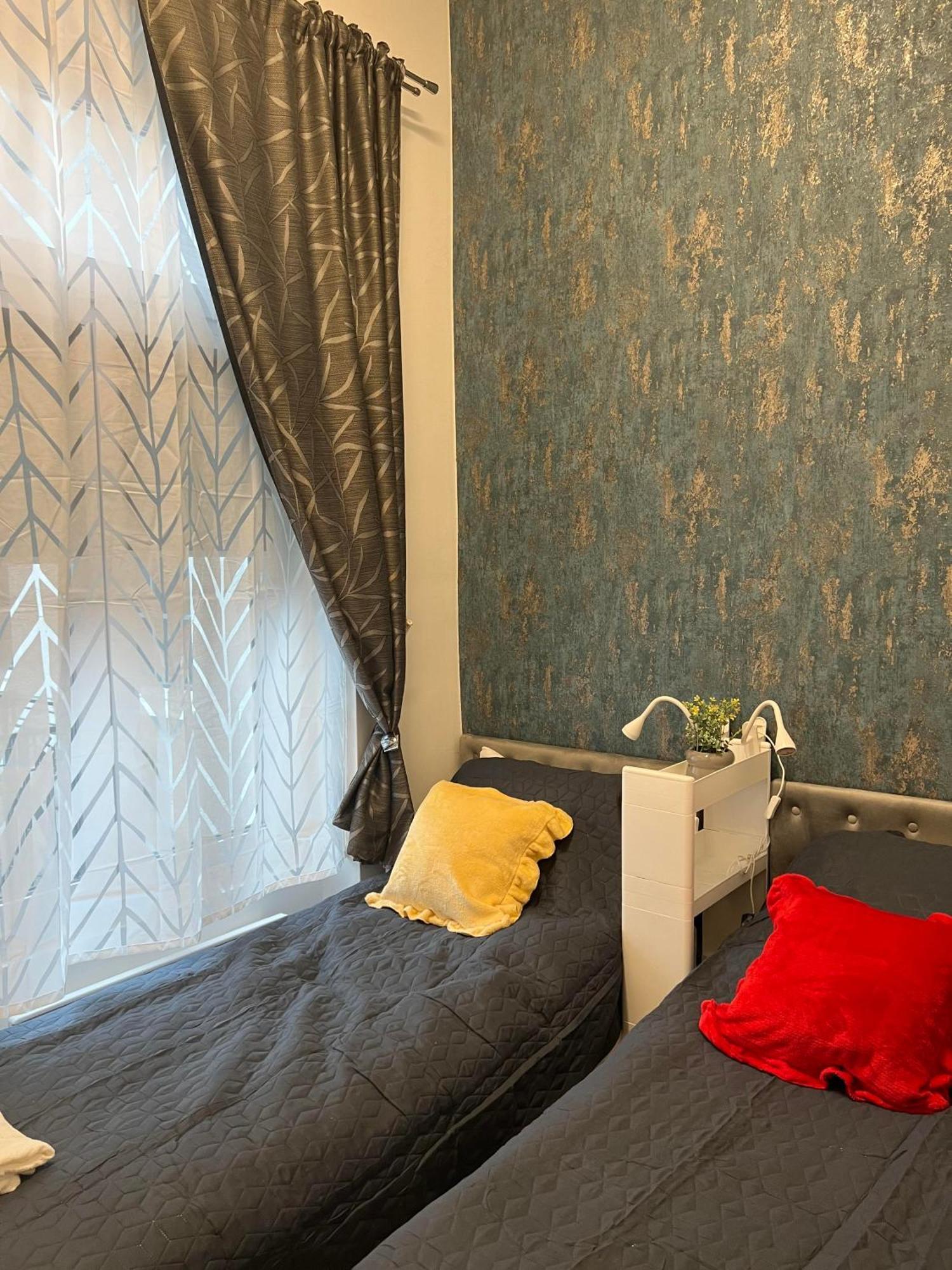 Center Apartman In The Famous Hajos Street Budapeste Exterior foto